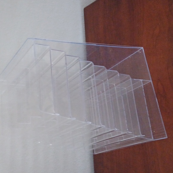 FINAL PRICE - Large Plexiglass Tiered Organizer - Picture 4 of 12